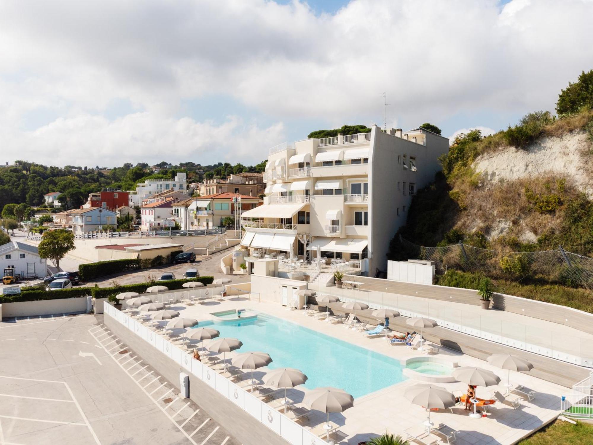 Hotel Scogliera Нумана Екстер'єр фото